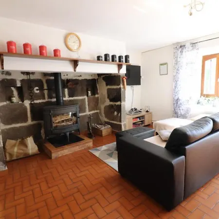 Hébergement de vacances Maison De Caractere Renovee - 6 Pers, 3 Chambres, Jardin, Garage, Proche Randonnees Et Ski - Fr-1-742-266
