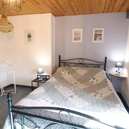 Hébergement de vacances Maison De Caractere Renovee - 6 Pers, 3 Chambres, Jardin, Garage, Proche Randonnees Et Ski - Fr-1-742-266 *