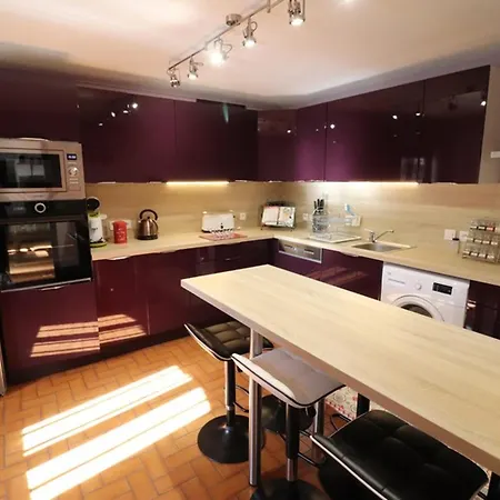 Maison De Caractere Renovee - 6 Pers, 3 Chambres, Jardin, Garage, Proche Randonnees Et Ski - Fr-1-742-266 *